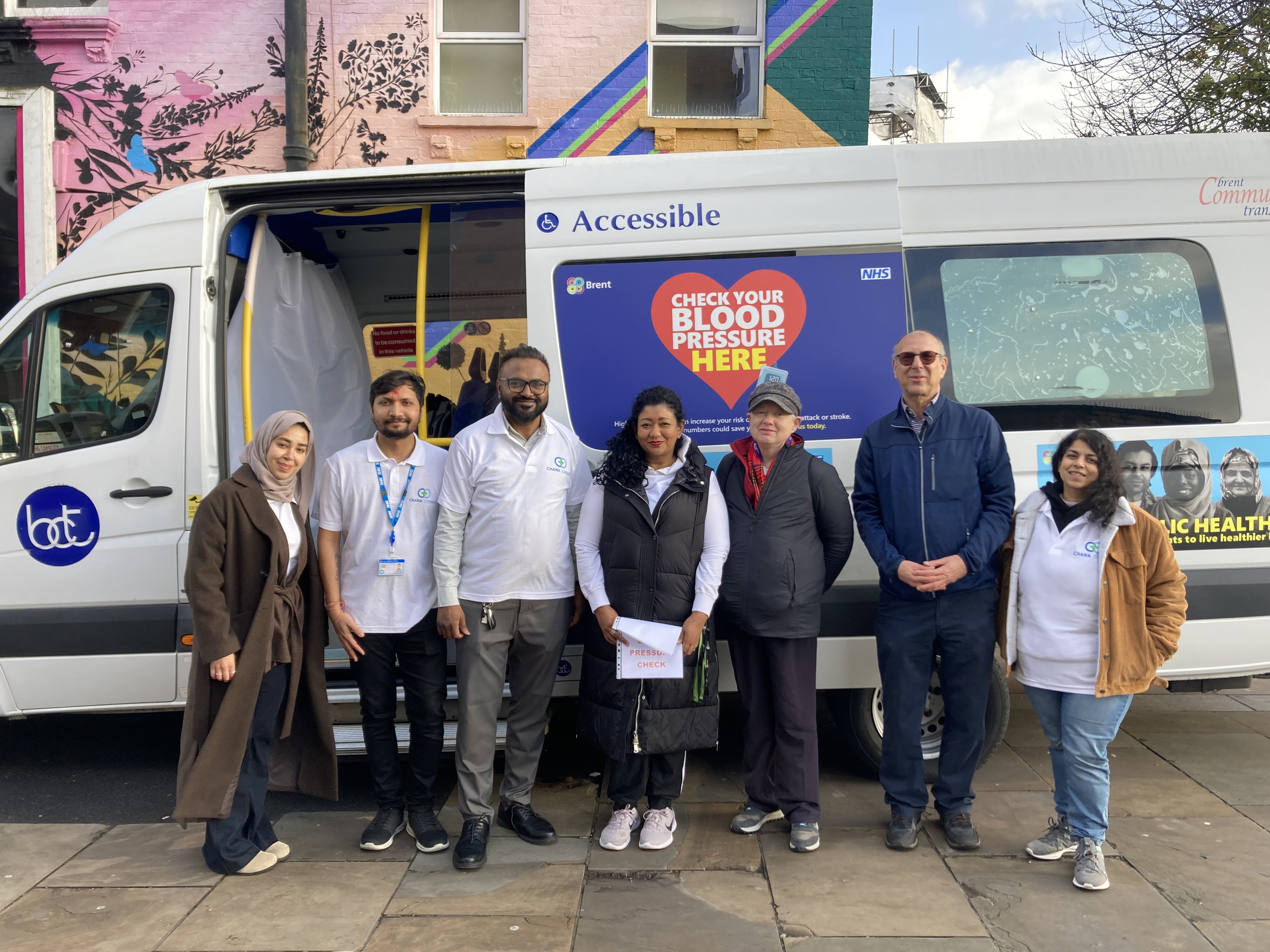 Cllr Nerva visits the health bus's visit to Willesden