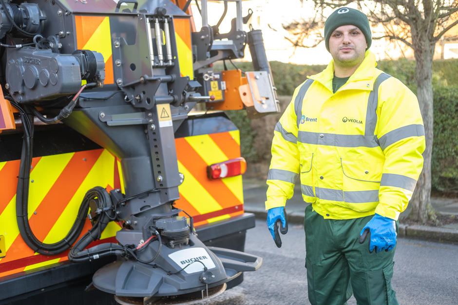 Veolia Brent operative with electric salt spreader